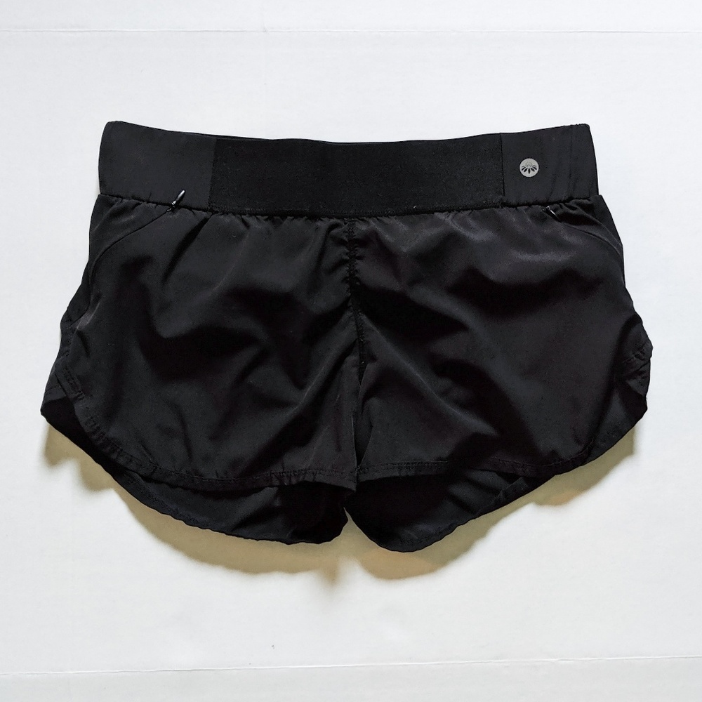 SENITA Swift Shorts w/ Pockets
